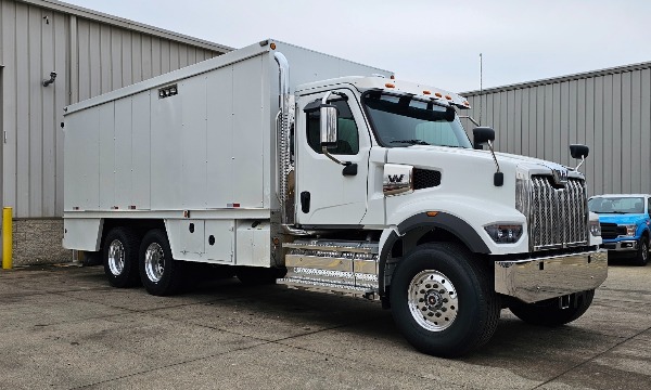 service truck Used SiteStar Lube, New Western Star Tandem Axle
