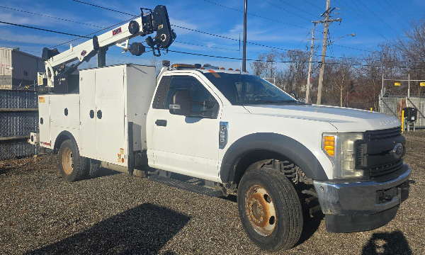 service truck USED 2017 Ford F550 4x4 Service Truck